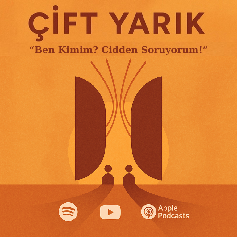 Turuncu tonlarda Çift Yarık podcast 9. bölüm kapağı; “Ben Kimim? Cidden Soruyorum!” başlığı ile Spotify, YouTube ve Apple Podcasts simgeleri yer alıyor.